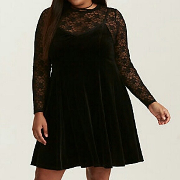 torrid Dresses & Skirts - Torrid 3X Black Velvet Long Sleeve Lace Dress